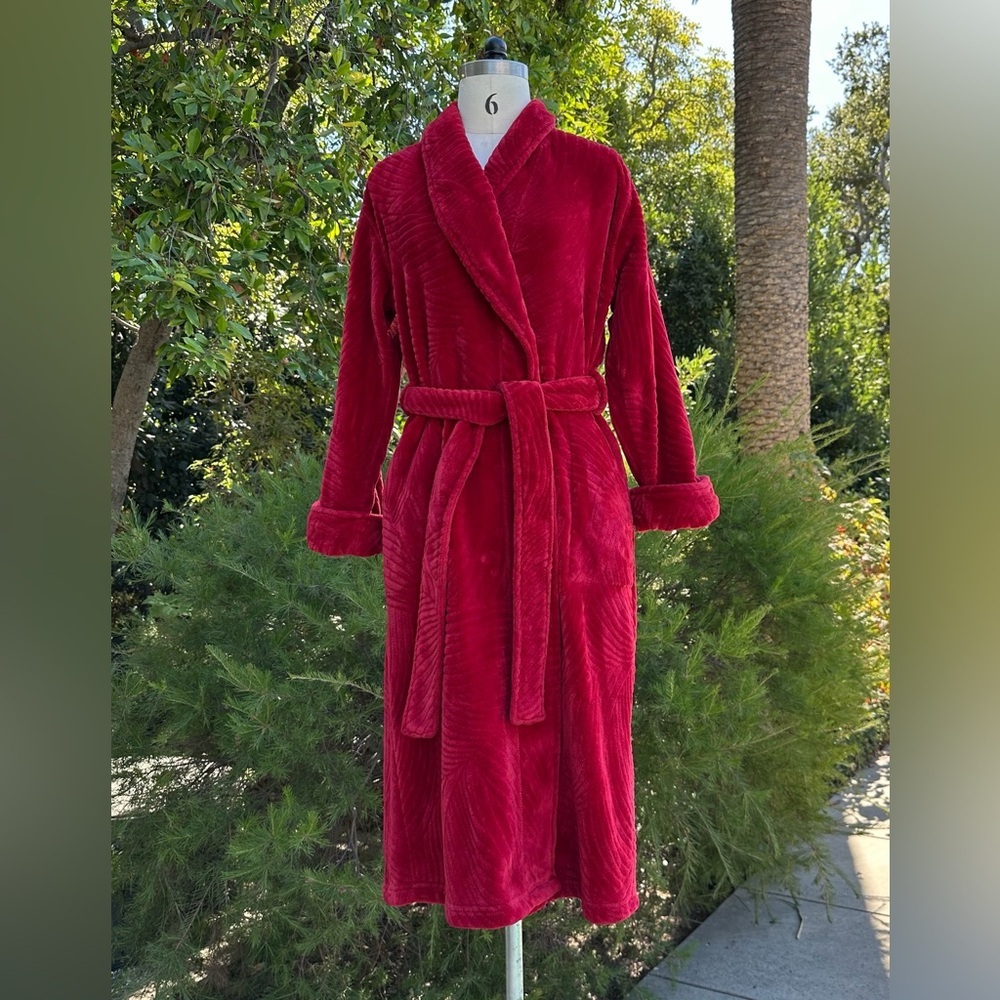 Natori "Embossed Waves" plush midi wrap robe - size S